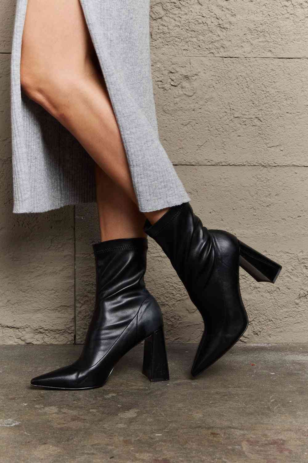 Weeboo Stacy Boots