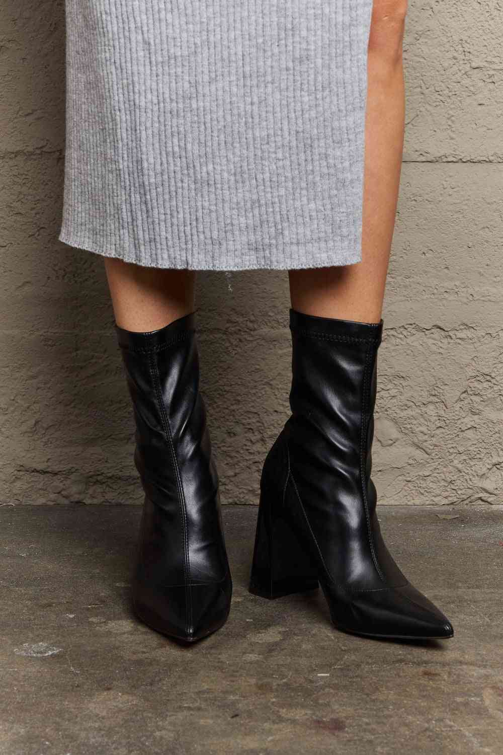 Weeboo Stacy Boots