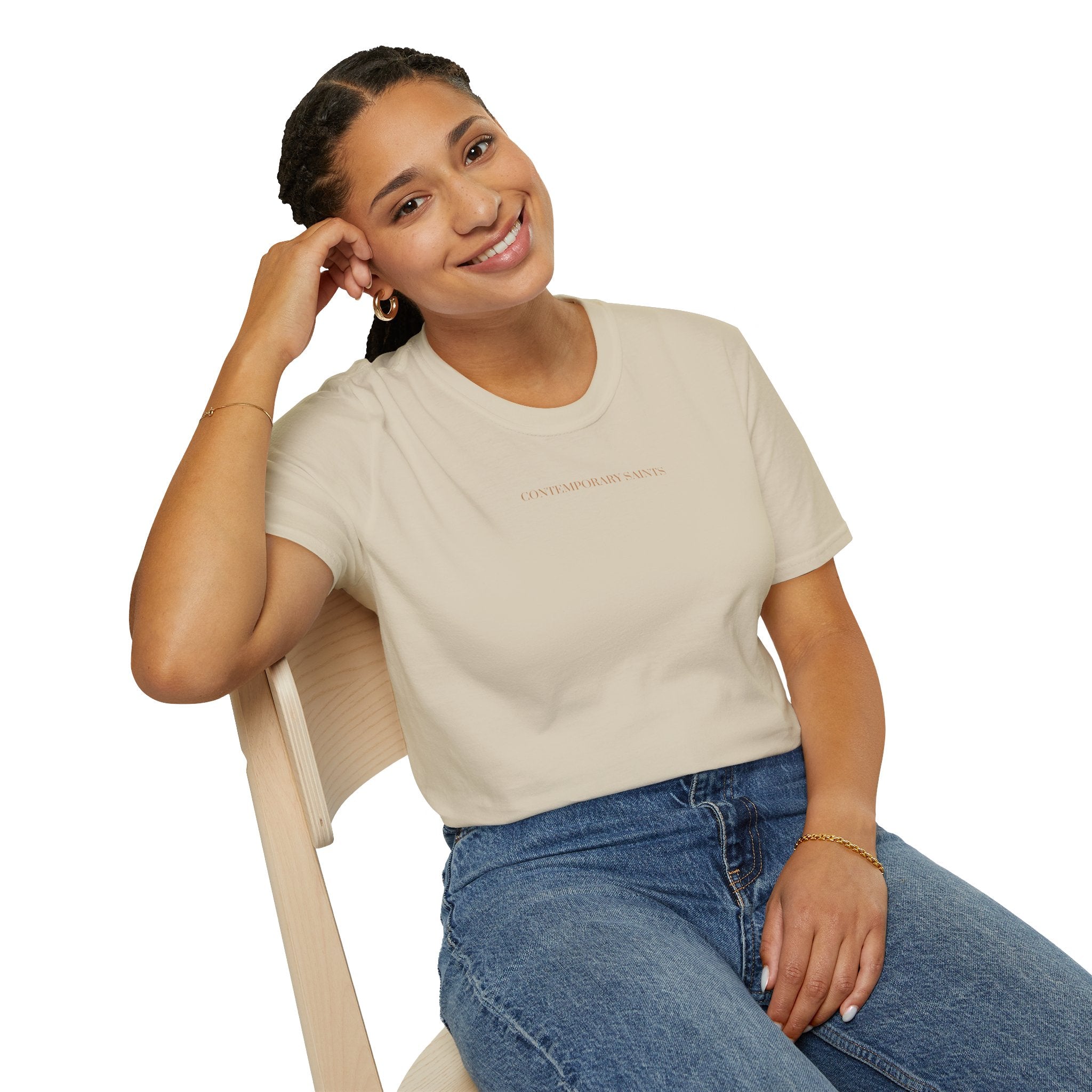 Camiseta minimalista de los Santos Contemporáneos