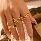 Anillo entrecruzado bañado en oro de 18 quilates