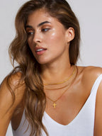 Collar de cruz de tres capas bañado en oro de 18 quilates