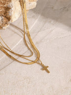 Collar de cruz de tres capas bañado en oro de 18 quilates