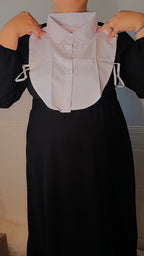 Camisa de cuello encubierta