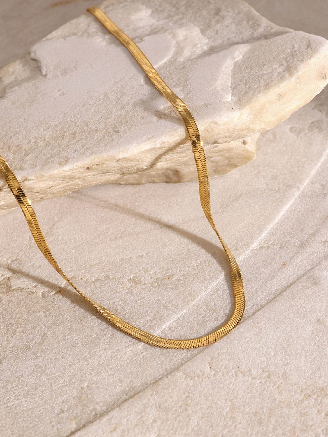 Collar de cruz de tres capas bañado en oro de 18 quilates