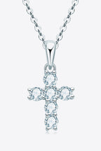 Collar con colgante de cruz de moissanita en plata de ley 925